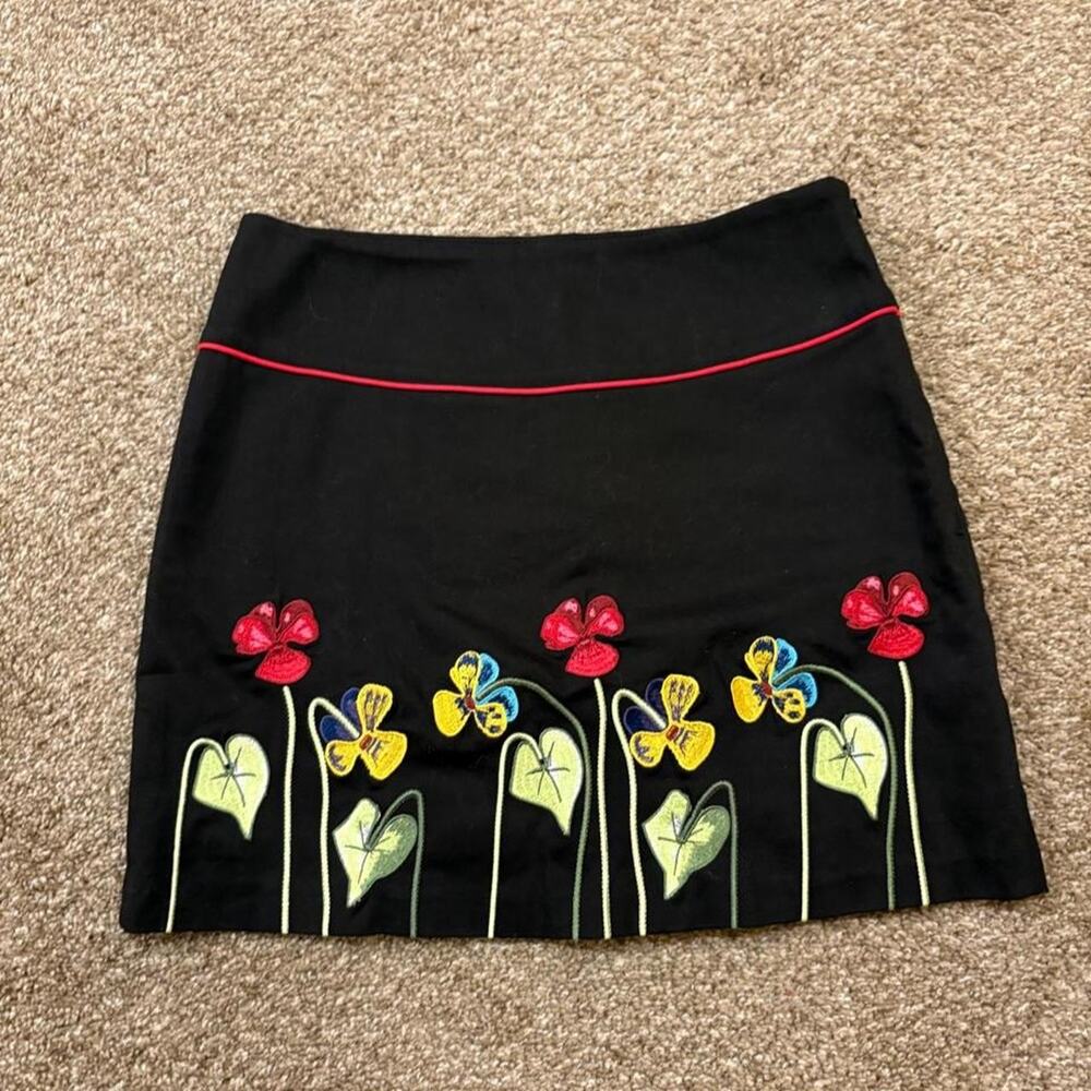 Nicola Quilter black with flower embroidery cotton mini skirt. Size 4-6